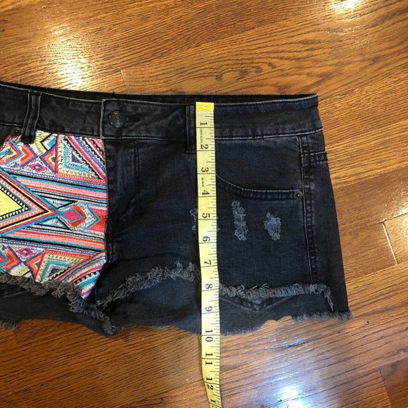 RIP CURL Denim SHORT SHORTS Low Rise Cut Off Embroidered Distressed Women SIZE 9 - Picture 3 of 10